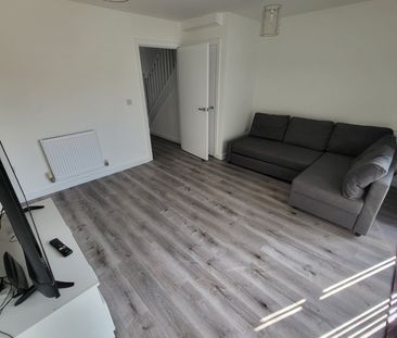 4 Bed Terraced House, Whale Avenue, RG2 - Photo 5