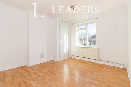 4 bedroom house to rent Caesars Walk, Mitcham, CR4 - Photo 4