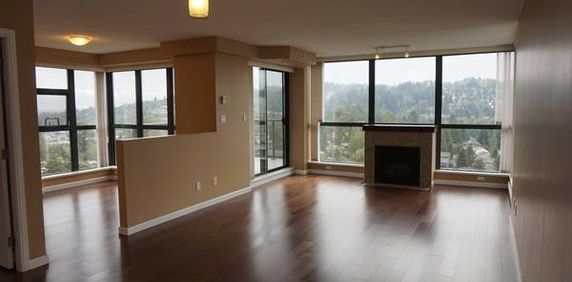 Spacious 2 bedroom+ den and 2 full bath condo- available from April 1 - Photo 2