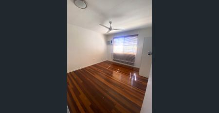 FULLY RENOVATED INSIDE, WALKING DISTANCE TO TOWN CENTRE - Photo 4