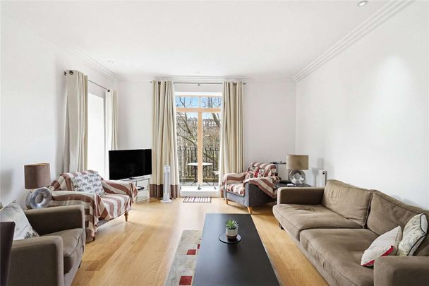 Beautiful 2 bedroom, 2 bathroom lateral apartment with a large west facing balcony/terrace in a prestigious development with 24/7 concierge, gym and meeting rooms. Parking available. - Photo 1