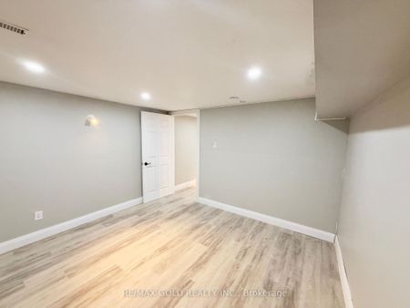 For Lease - 156 Mooregate Crescent Unit# Lower, Kitchener, Ontario - Photo 2