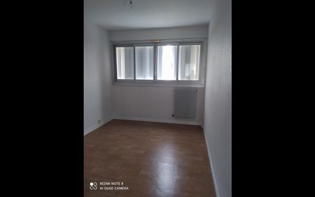 Location Appartement 3 pièces 63 m² Le Blanc - Photo 2