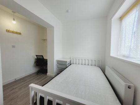 8 Bed Detached House, Sheriff Avenue, CV4 - Photo 3