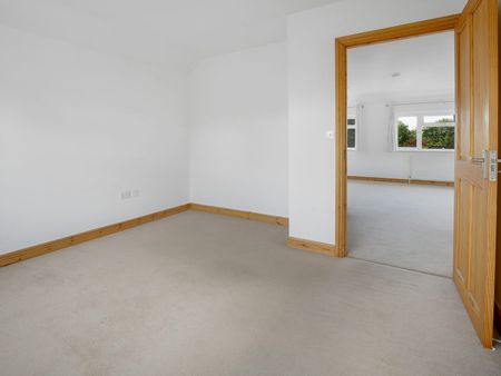 Flat to rent on - Photo 2