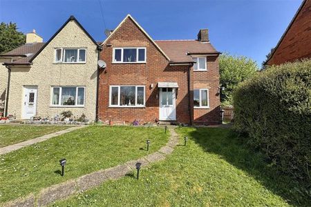 3 bedroom semi-detached house to rent - Photo 3