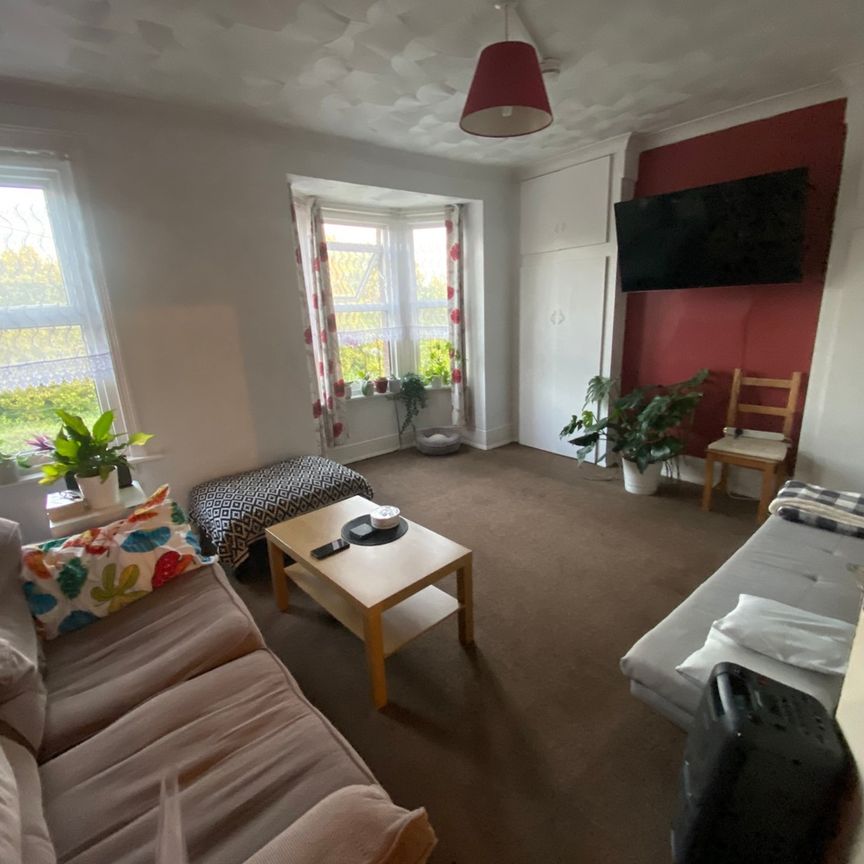 2 Bed Flat, Portswood Road, SO17 - Photo 1