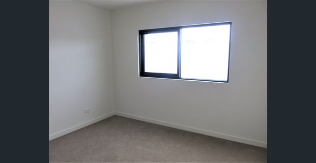 Executive Living In Prime Location! - Photo 1