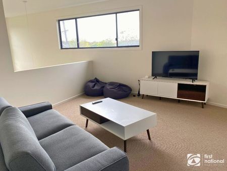 Furnished 4 bedroom townhouse close to Jetty Precinct - Photo 2