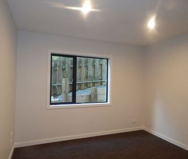 House close to the shop - Photo 4