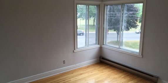 5½ Apartment for Rent Waterfront Lasalle/Verdun - Photo 2