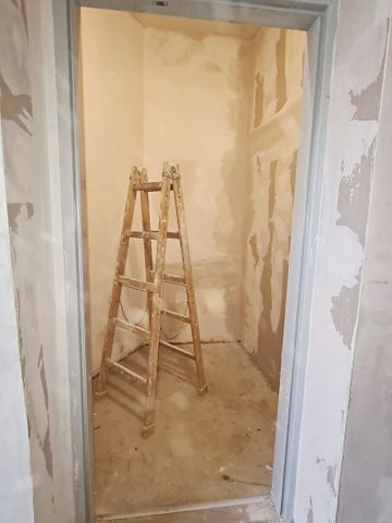 SEEGASSE, ERSTBEZUG, unbefristete 73 m2 Altbau, Wohnküche, 2 Zimmer, Duschbad, Parketten, Hofruhelage, U4-Nähe - Foto 2