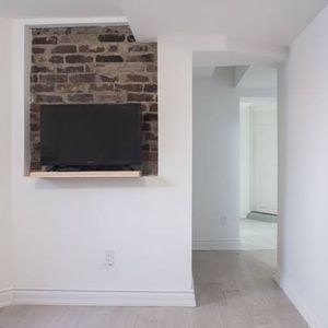 Great one bedroom basement apartment - Photo 2