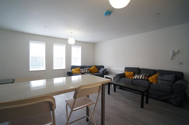 Apartment 2, 282 High Street - Photo 1