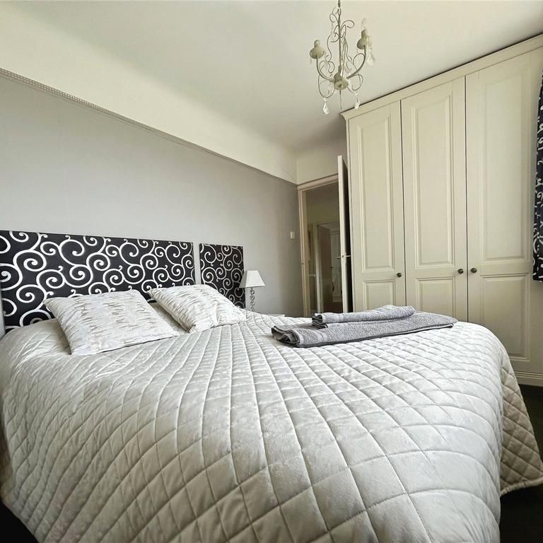 4 bedroom detached house to rent - Photo 1