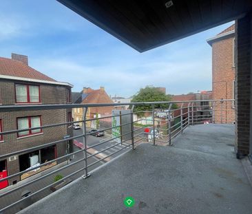 Appartement met 2 slaapkamers, terras en garage te centrum Roeselare - Photo 5