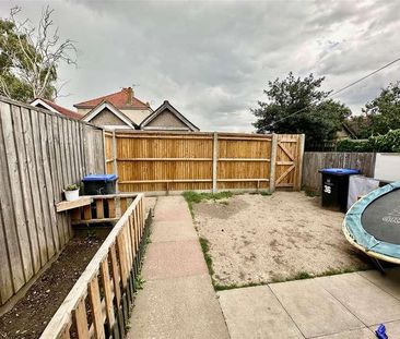 Crabtree Lane, Lancing, BN15 - Photo 1
