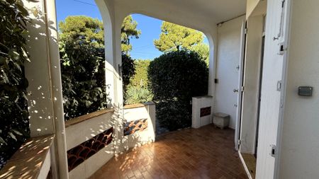 VILLA PLAIN PIED TYPE 4 AVEC JARDIN ET GARAGE PROCHE CENTRE VILLE ET MER, - Photo 3