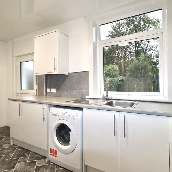 4 bedroom semi-detached house to rent - Photo 1