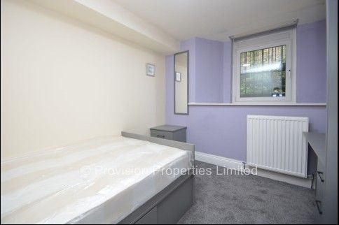 3 Bedroom House Near Leeds University - Photo 1