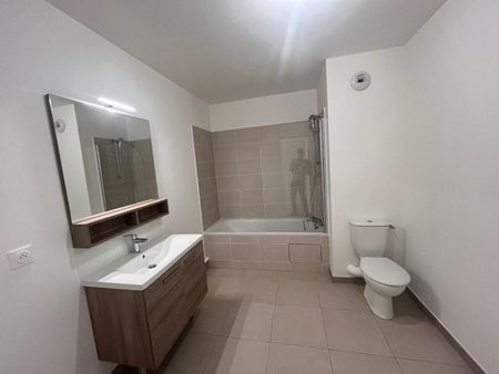 location Appartement T4 DE 76.2m² À BOBIGNY - Photo 2