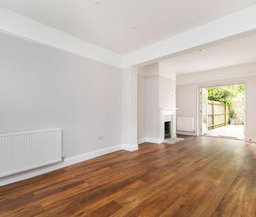 3 bedroom end of terrace house to rent - Photo 2