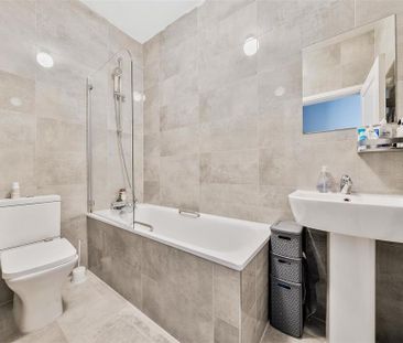 3 bedroom flat to rent - Photo 5