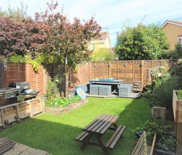 4 bedroom semi-detached house to rent - Photo 2