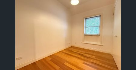 Stylish Inner City Living in the Heart of Collingwood - Photo 2