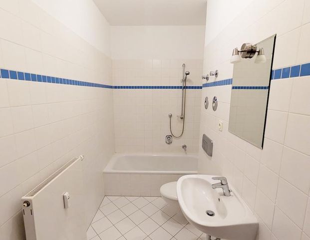 ++ beste Lage: 2-Raum-Wohnung mit Balkon & Einbauküche - Komfort im Grünen von Chemnitz ++ - Photo 1