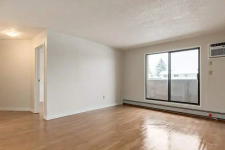 1 Bedroom - Photo 3