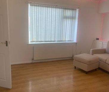 3 Bed Semi-Detached House, Beechdale Roaf, NG8 - Photo 2