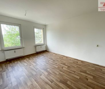 Schicke 2-Raum-Wohnung nahe Berufsakademie in Breitenbrunn - Einbau... - Foto 1