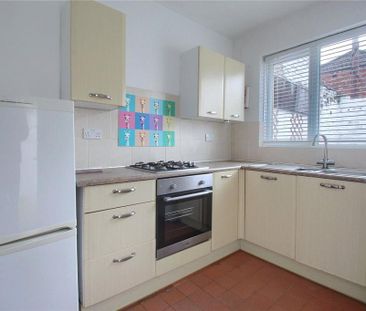 2 bedroom end of terrace house to rent - Photo 2