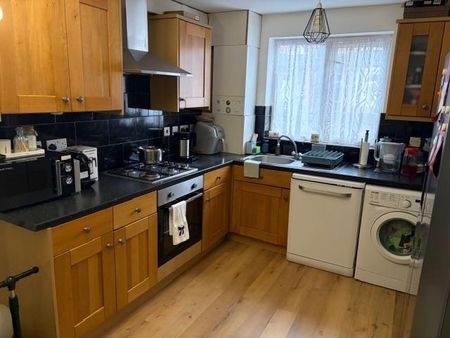 2 bedroom flat to rent - Photo 4