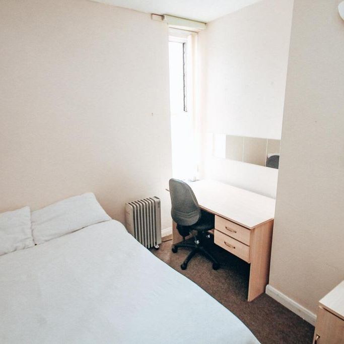 6 bedroom private hall to rent - Photo 1