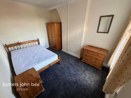 1 bedroom in a house share to rent - Photo 3