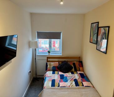 Room in a Shared House, Salford, M6 - Photo 5