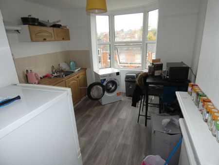 1 bed Apartment - To Let - Photo 2