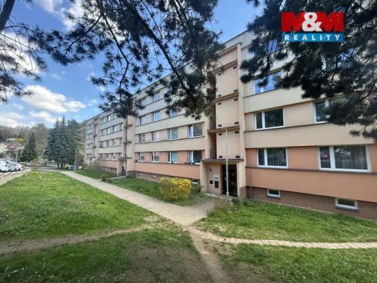Pronájem bytu 2+1 v Povrlech, ul. Sídliště II - Фото 1