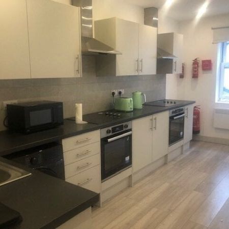 Sutton High Street, SM1 1EX - Photo 1