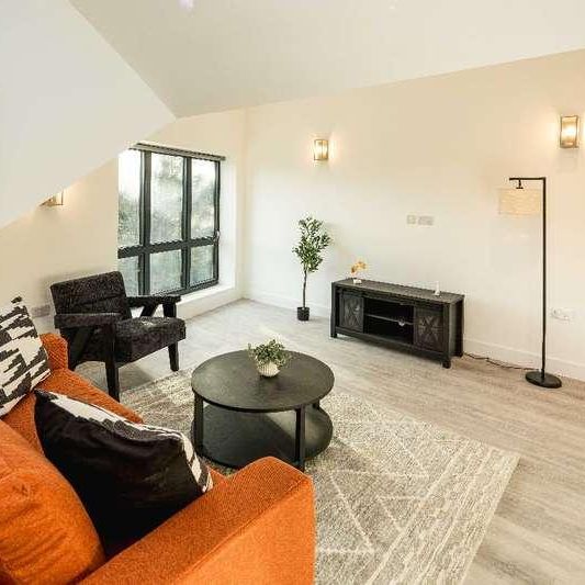 Cuckoo Hall Lane, London, N9 - Photo 1