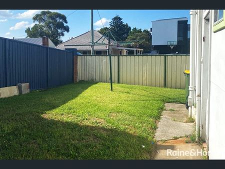 1-bedroom flat in great location - Photo 2