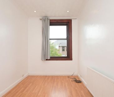 3 bedroom flat to rent - Photo 4