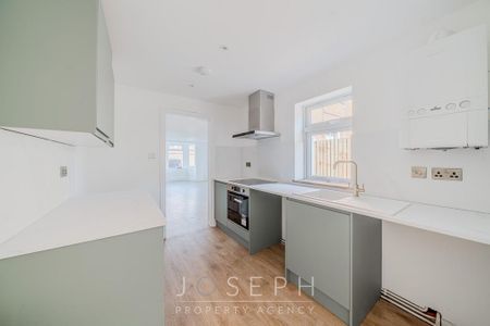 3 bedroom terraced house to rent - Photo 5