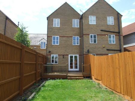3 bedroom townhouse to rent - Photo 2