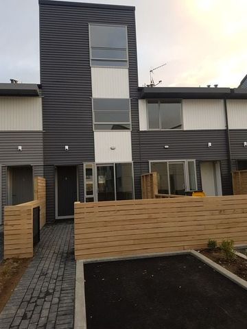 Modern 3 Bedroom Townhouse - Kilbirnie Central - Photo 4