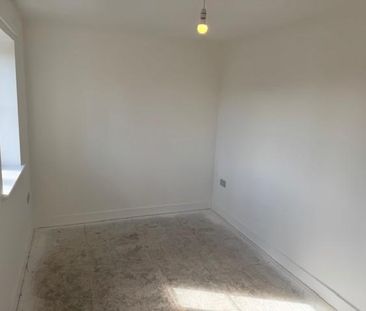 2 bedroom semi-detached house to rent - Photo 4