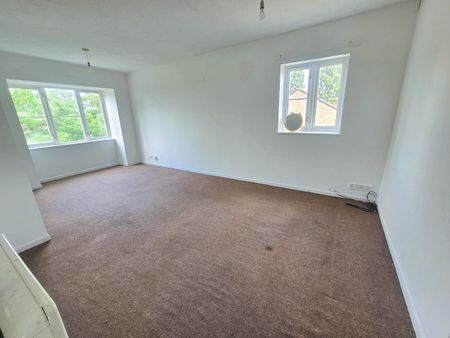 2 bed flat to rent in Cygnet Close, London, NW10 - Photo 2