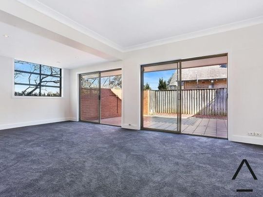 Three Bedroom townhouse in Great Location - Photo 1